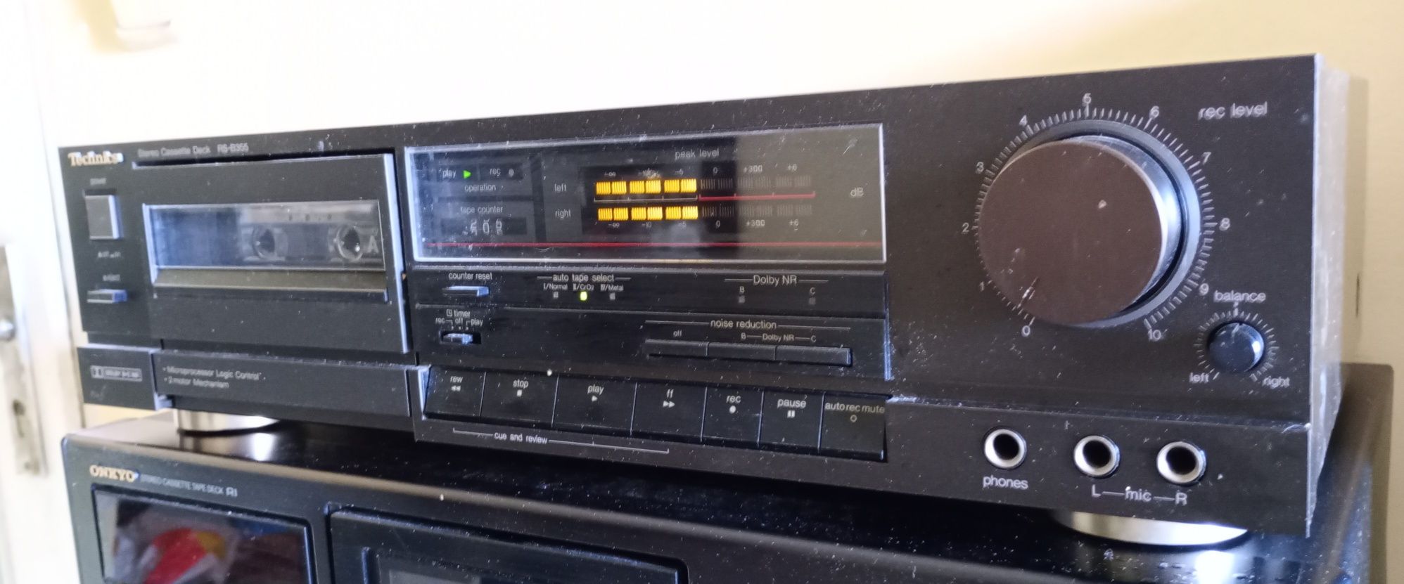Продавам касетен дек technics rs-b355
