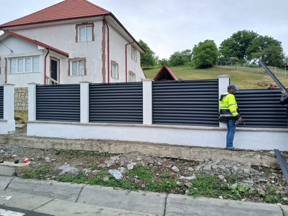 Garduri și porți stil jaluzea sipca metalică, tabla cutata