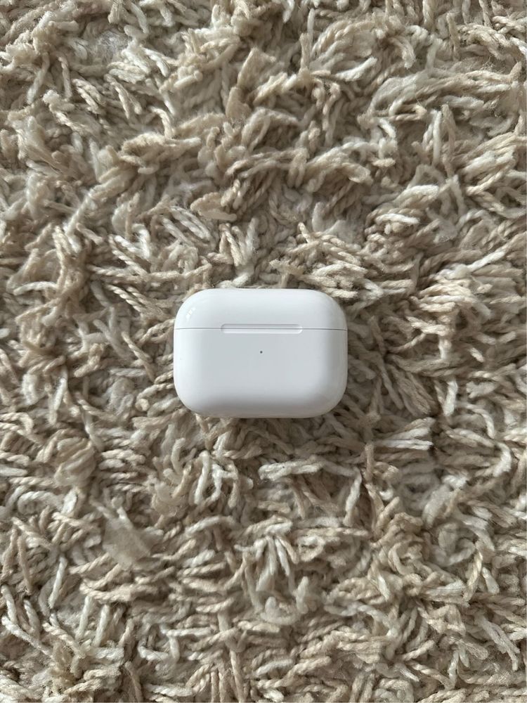 Продаю срочно наушники AirPods Pro 2