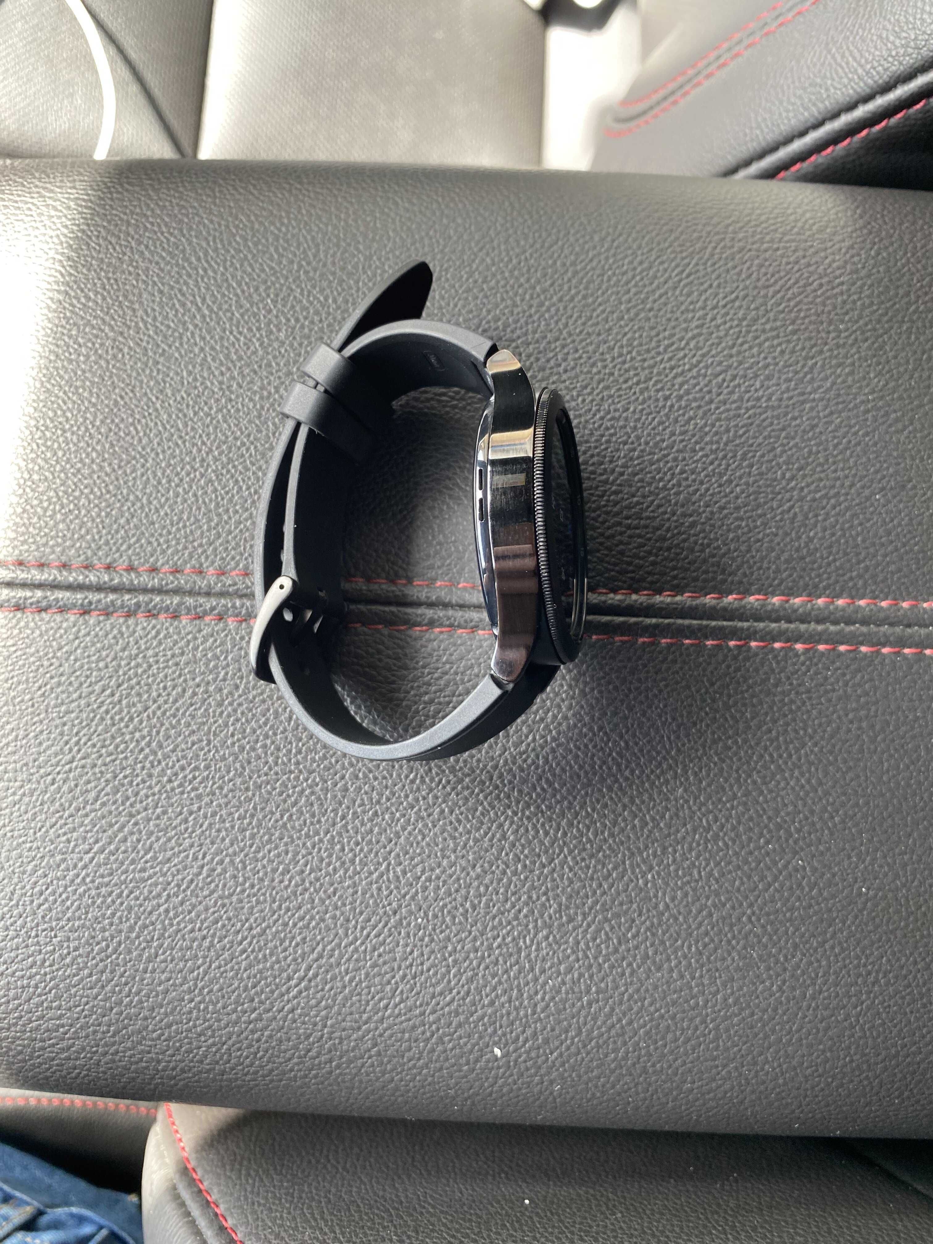 Galaxy Watch4 Classic в отличном состоянии
