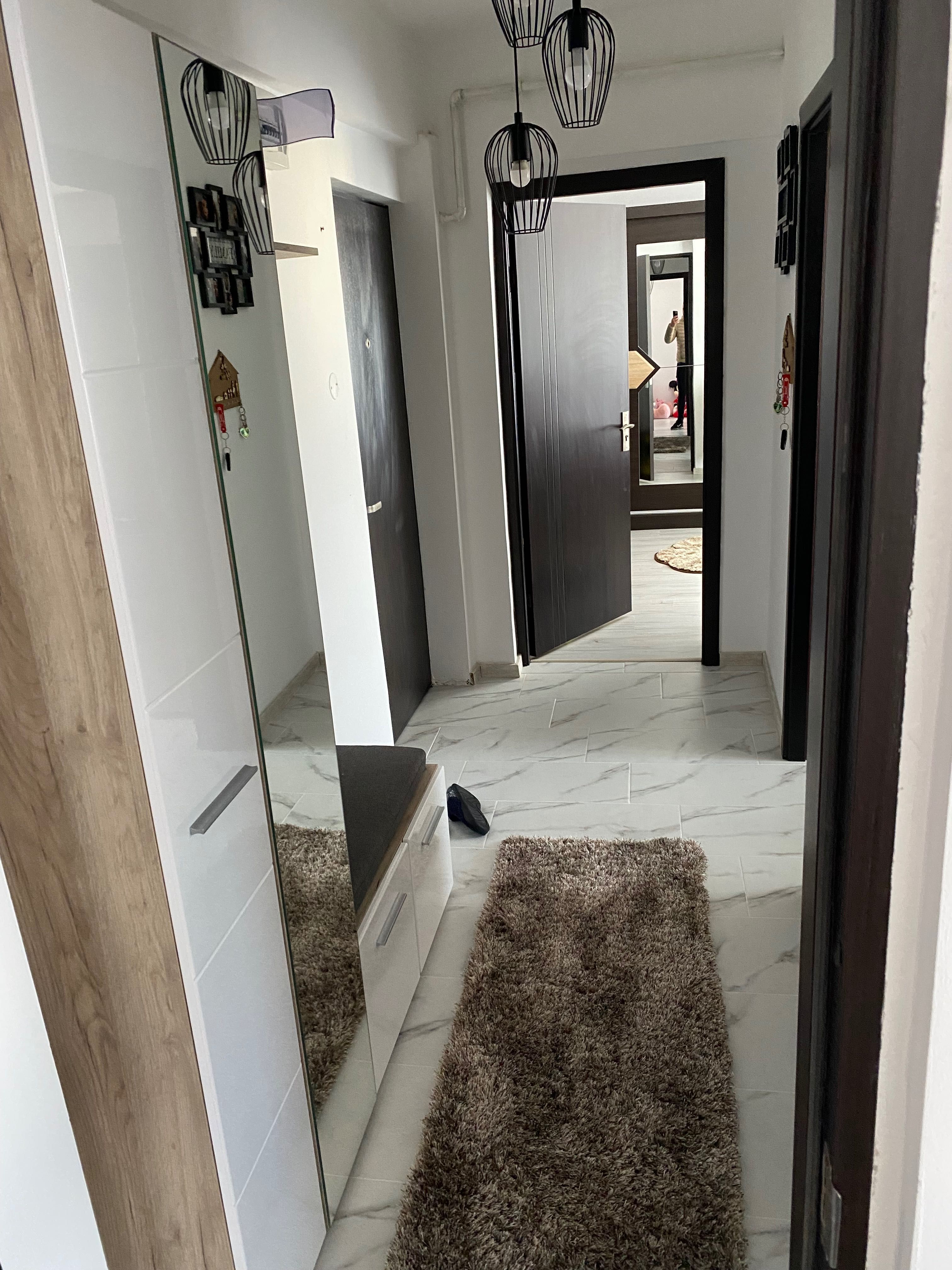 Vând apartament renovat și mobilat complet