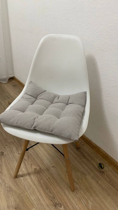 Белый стул с подушкой икея