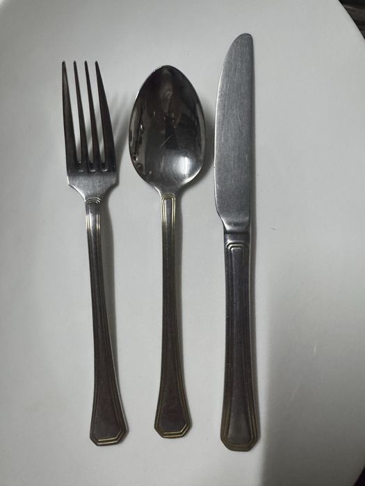 Продаю столовые приборы