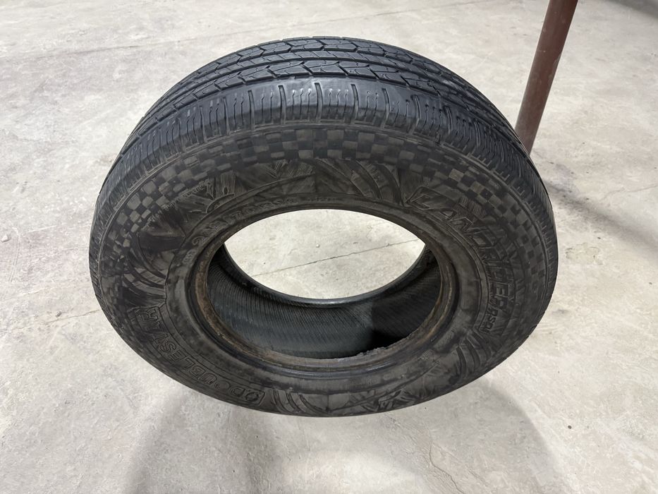 Покрышка состояние хорошая б/у от Хайлюкса размер 16/265/70