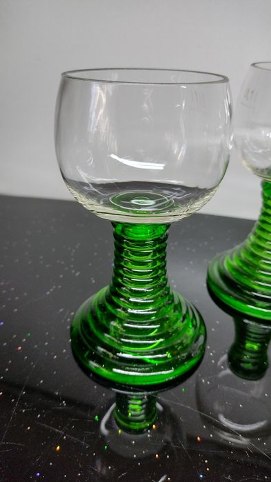 Чаши за вино/ракия със зелено столче. 4 модела по 4 броя, 1 модел 2 бр