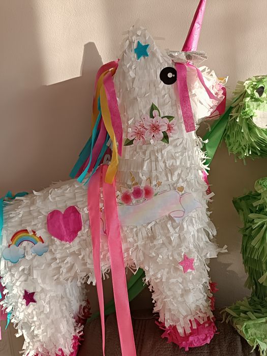 Пинята пони еднорог и динозавър