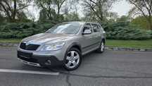 Skoda Octavia Scout~4x4~2011~Xenon~Navigație