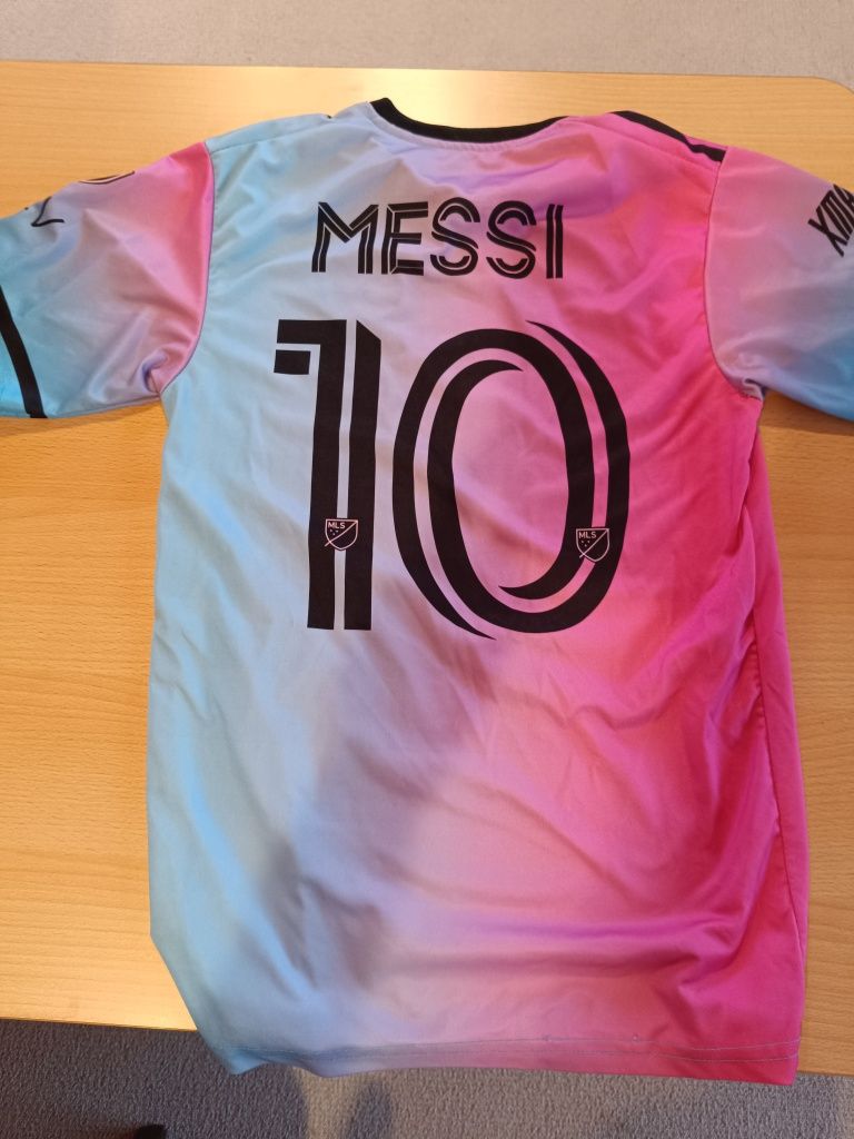 Vând tricou Messi Inter Miami