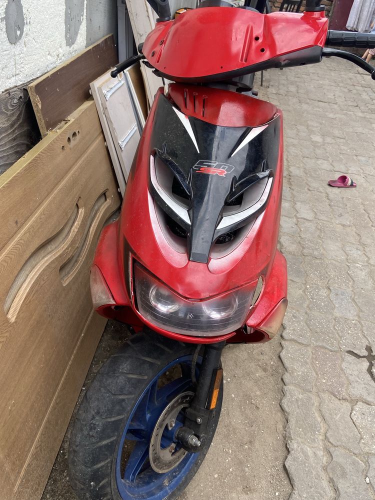 Dezmembrez scuter aprilia sr50 di tech injectie sau Vând