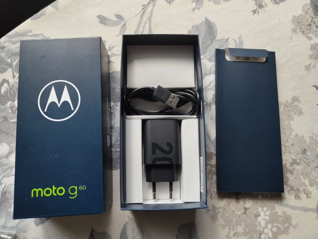 Vând/schimb Motorola G60, Moonless Black, 6/128GB, 108MP, 6000mah