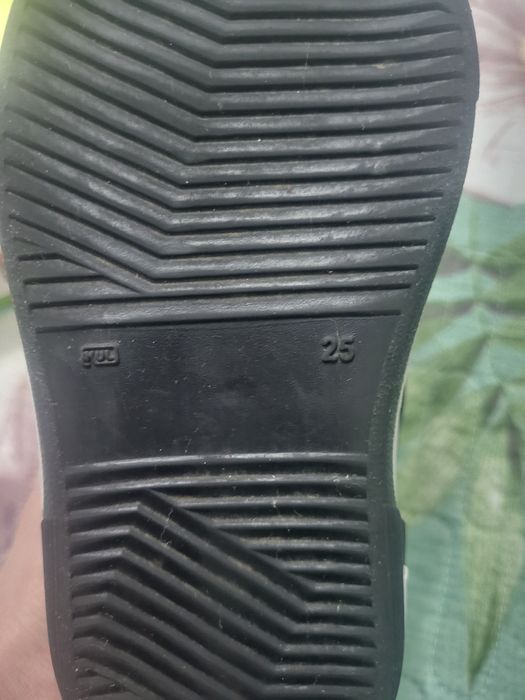 Продаются детские ботиночки