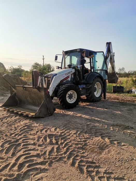 Inchiriez bobcat cu picon ,burghiu,foreza cilindru compactor