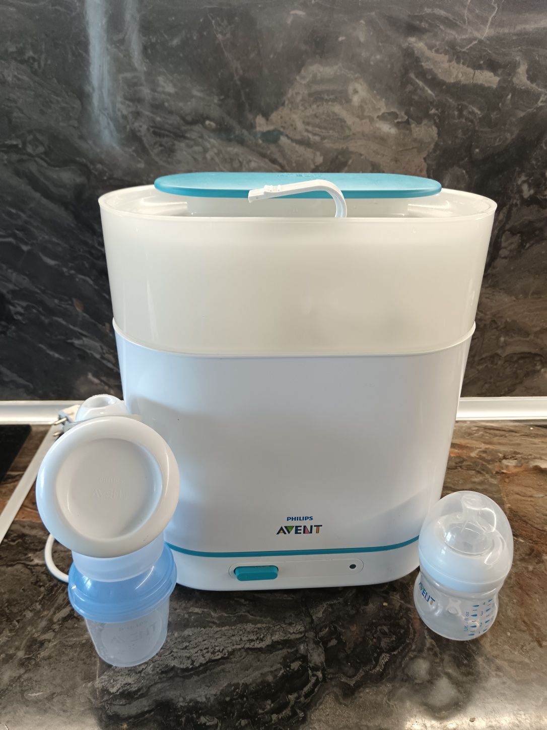 Стерилизатор Philips Avent +  помпа за кърма