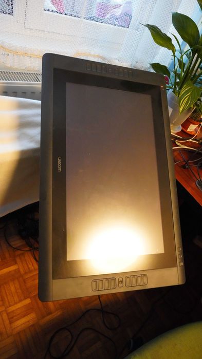 Tableta grafica Wacom Cintiq 22HD Touch + brat suport Ergotron