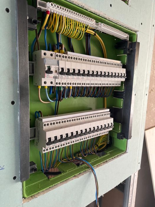 Electrician/Instalatii electrice