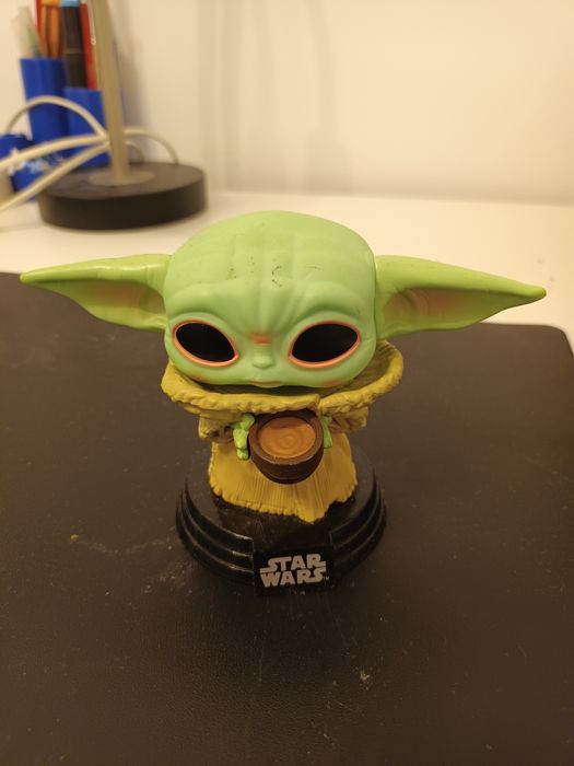 Figurina star wars baby yoda funko pop în stare buna
