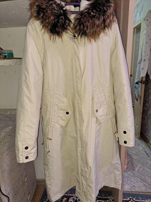 Продам пальто с тёплым подкладом. Одевала 2 раза.