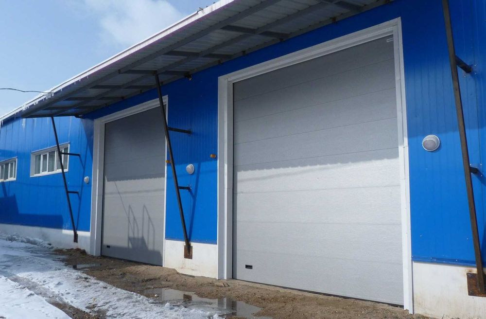 Construim Garaje Auto din structura metalica si panou sandwich izolat