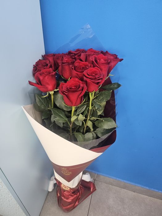 Продам розы 15штук