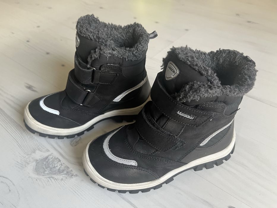 Детски ботуши 29-ти номер + подарък