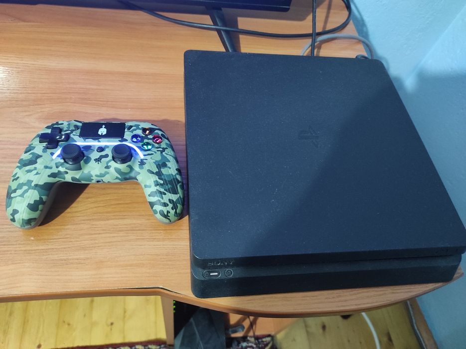 Ps4 slim 500 GB с 3 игри и контролер