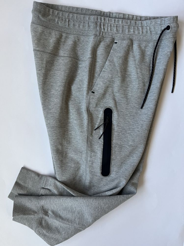 NIKE Tech Fleece Joggers : Дамски модел Л / Оригинал