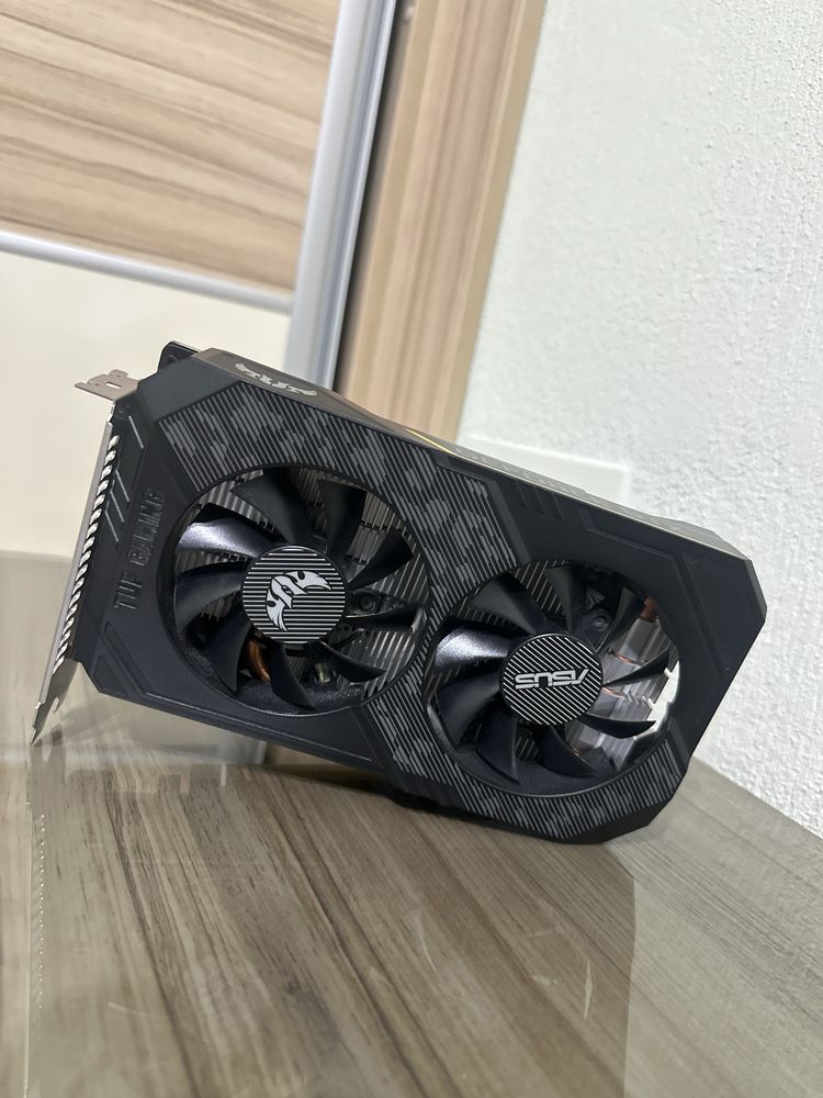 Продава се видеокарта Nvidia gtx 1650 super 4gb ram 128bit (Asus tuf)