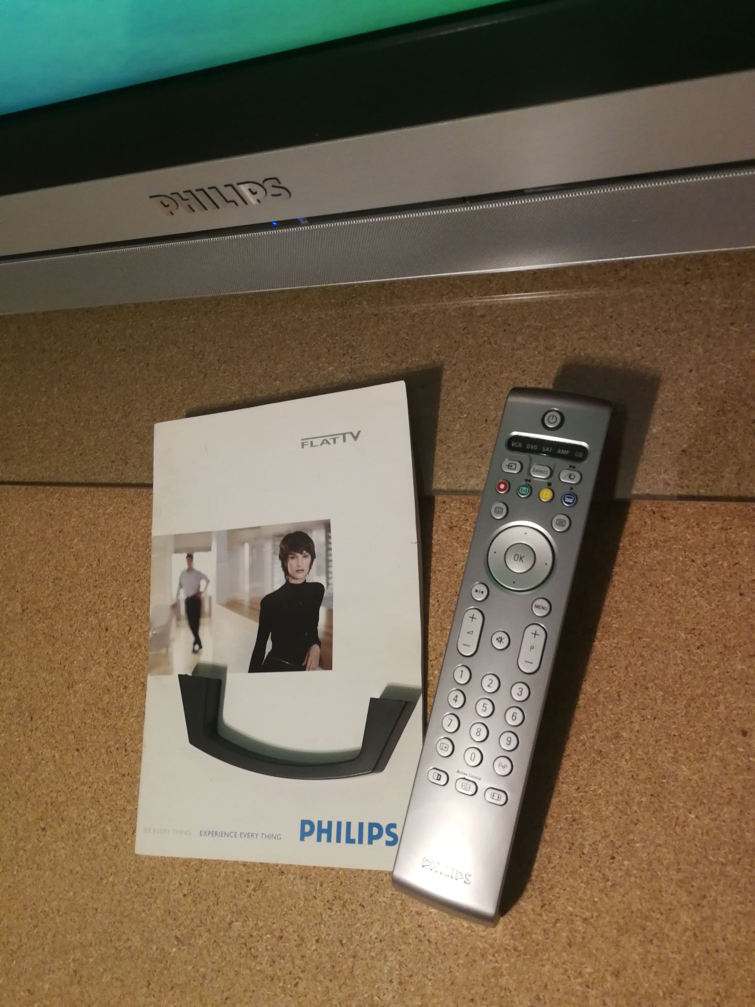 Lcd Philips 32inch 81cm cu telecomanda si picior sticla
