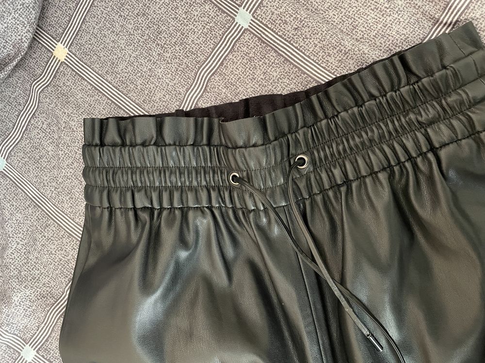 Pantaloni piele dama Zara