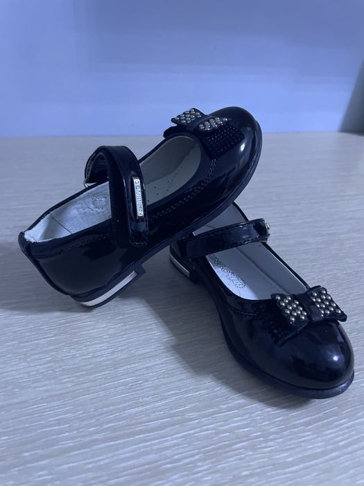 Детские новые туфли на девочку