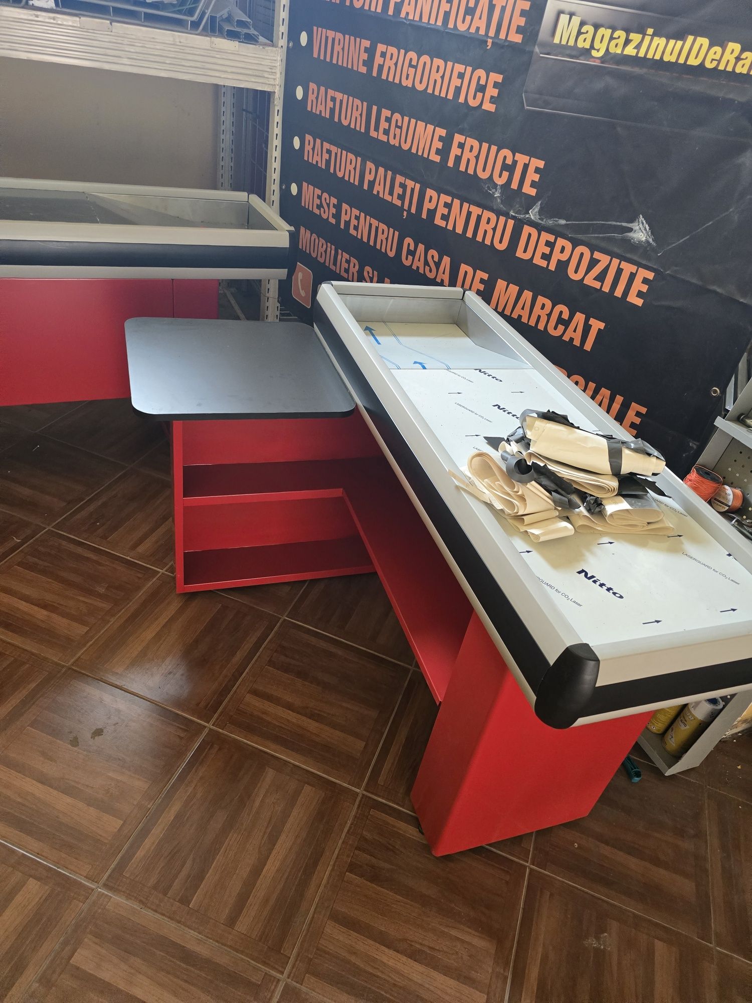 Lichidare stoc rafturi magazin noi