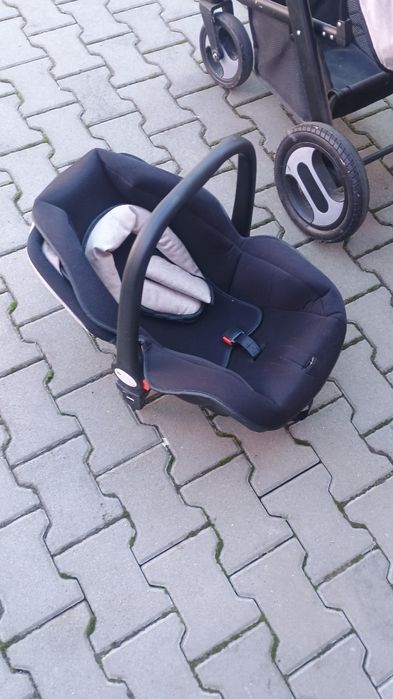 Cărucior + scoică pentru copii aproape nou.ofer bonus un scaun