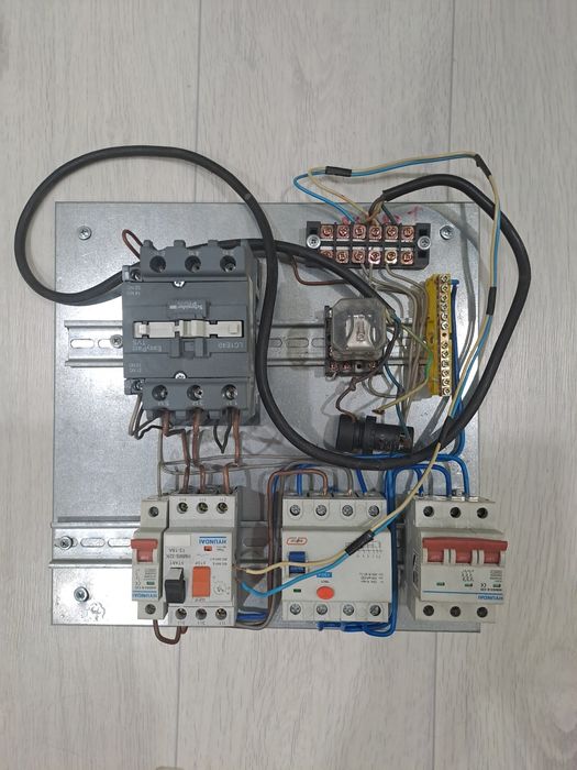 Продам распределительный щит без ящика только потраха