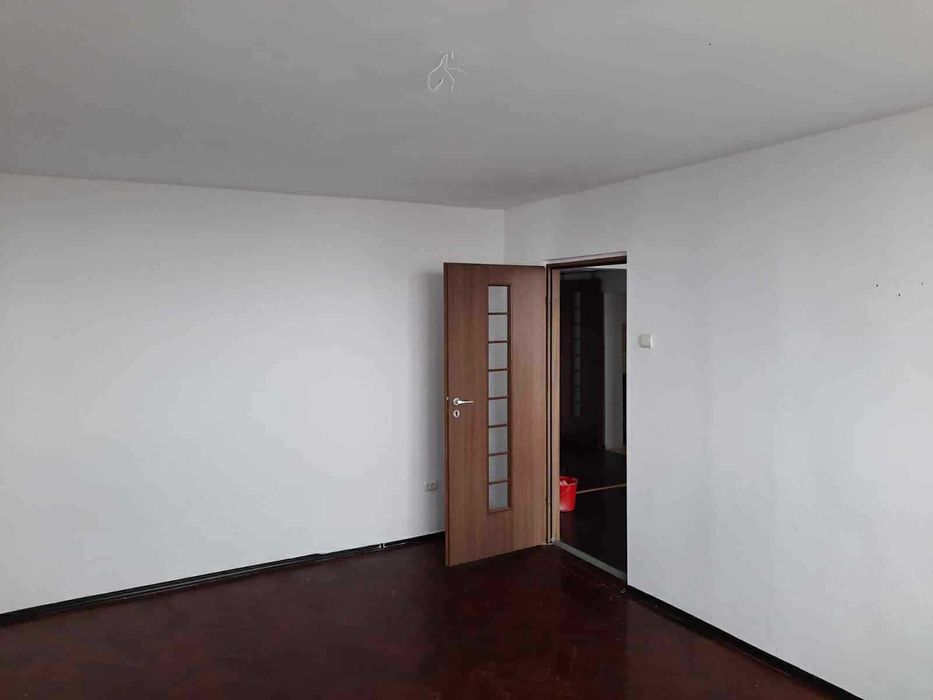 Apartament 3 camere de vânzare