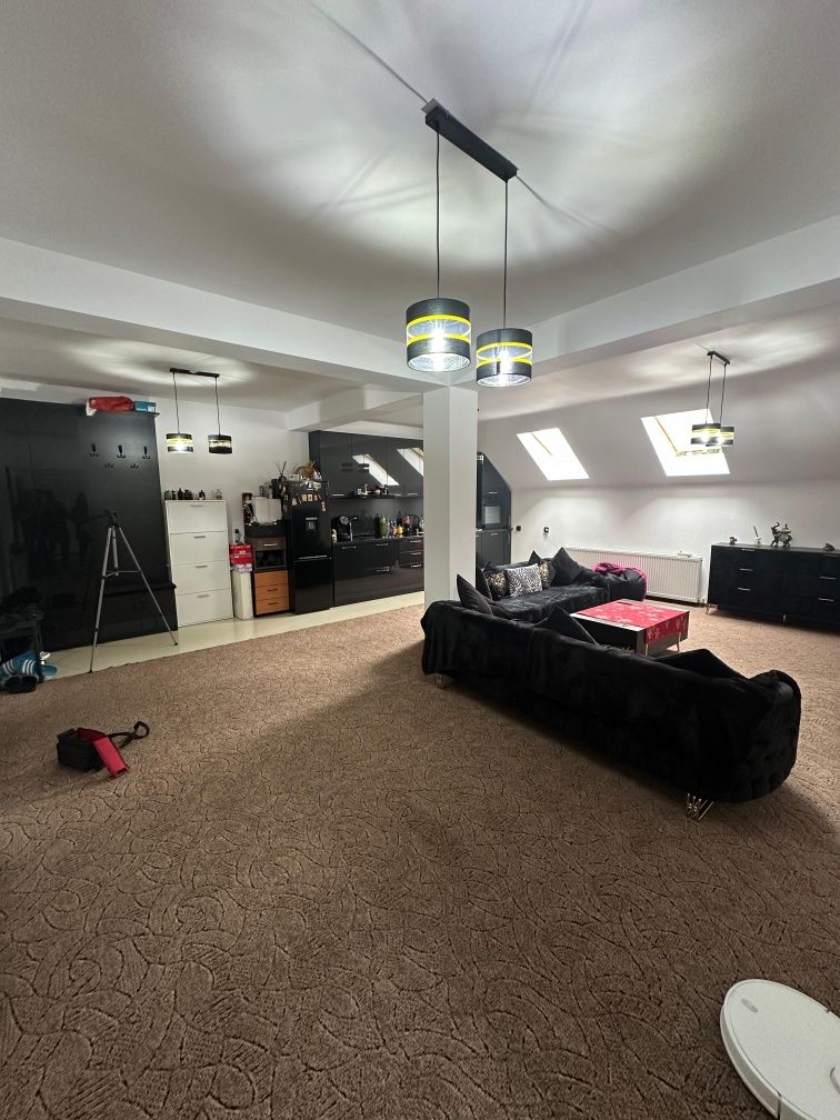 Apartament 4 camere ,,2 grupuri sanitare ,mansarda ,125 mp