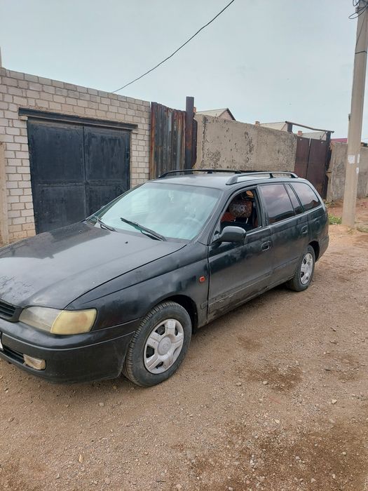 Продам машину карина е 1994 г, объём 1.8 механика