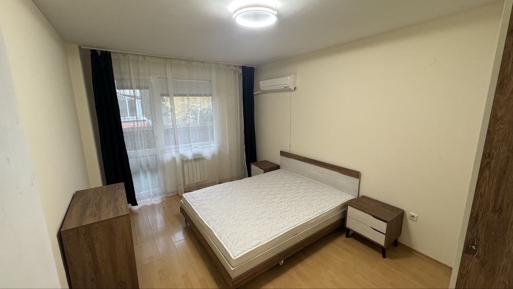 Двустаен апартамент под наем с гараж в Младост 1