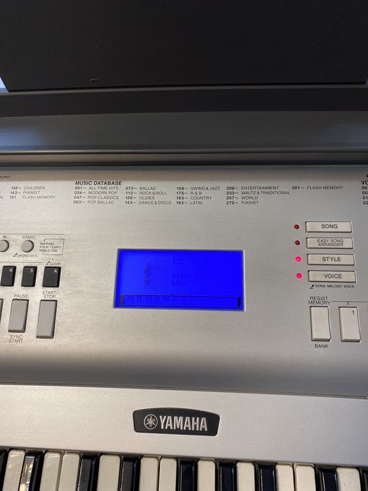 Vand pian yamaha grandportable DGX-230