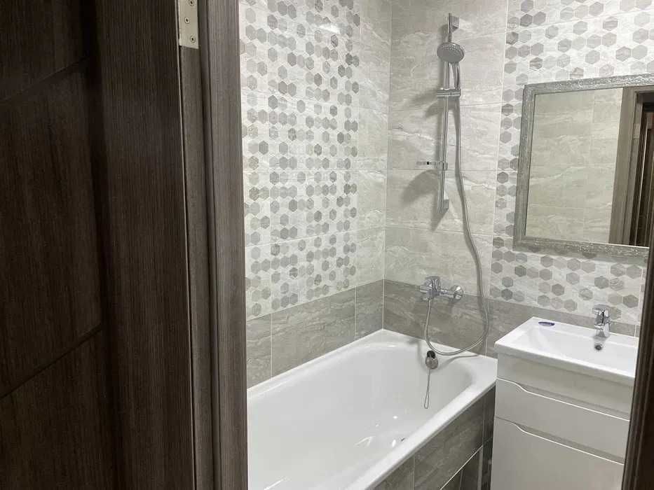 Дава се под наем Двустаен апартамент в София, Център - 65 кв.м за 433.5 € - Снимка #3