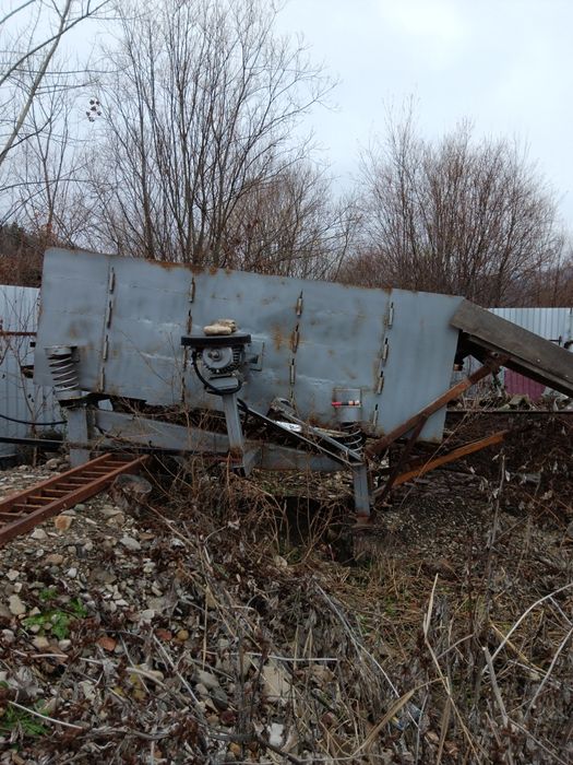 Selector piatra cu vibraror