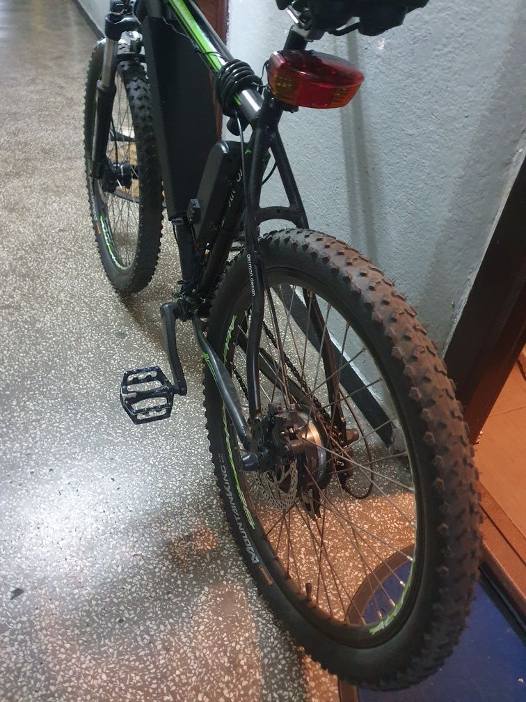 Vând bicicleta electrica