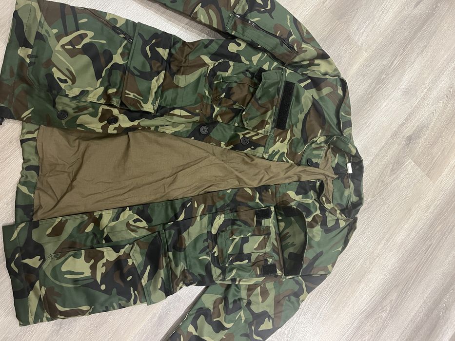 Продавам камуфлажни дрехи