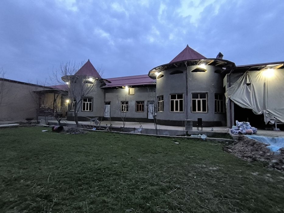 Uchaska 12 sotix shahar markazidan goradelni orqasida joylashkan