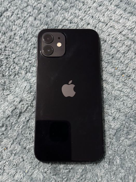 iPhone 12. Аккумулятор: 76%. Память: 128 ГБ. Цена договорная