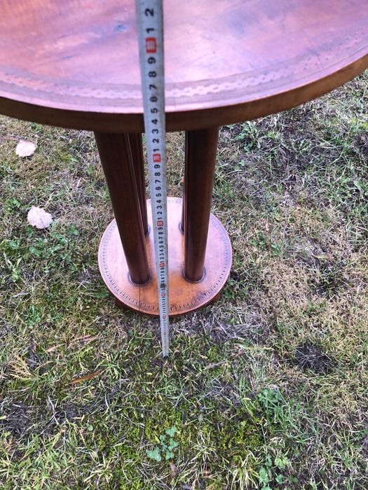 Masă veche de colecție