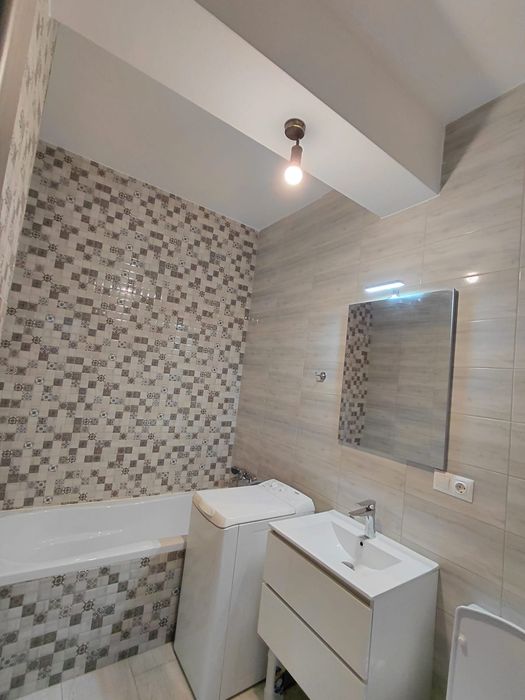 Garsonieră mobilată, cu balcon, încălzire în pardoseala și loc de parc