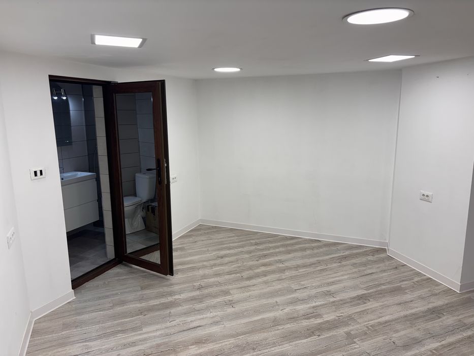 Garaj Zavoi amenajat pentru birou sau locuit