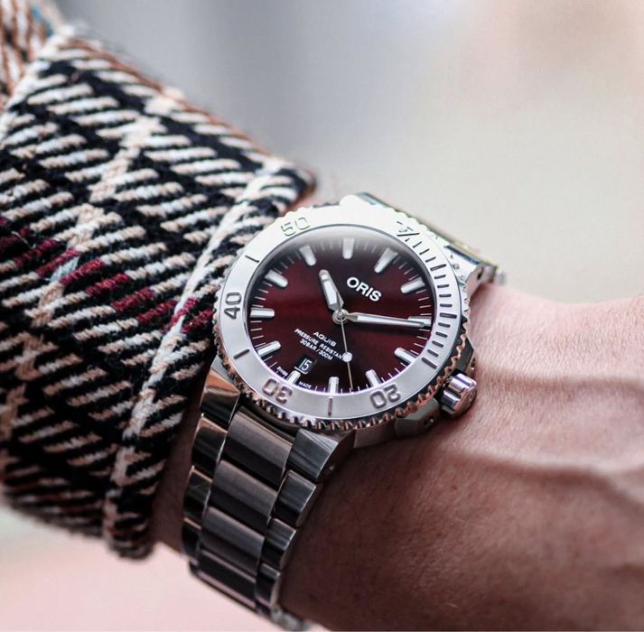 Oris Aquis Cherry