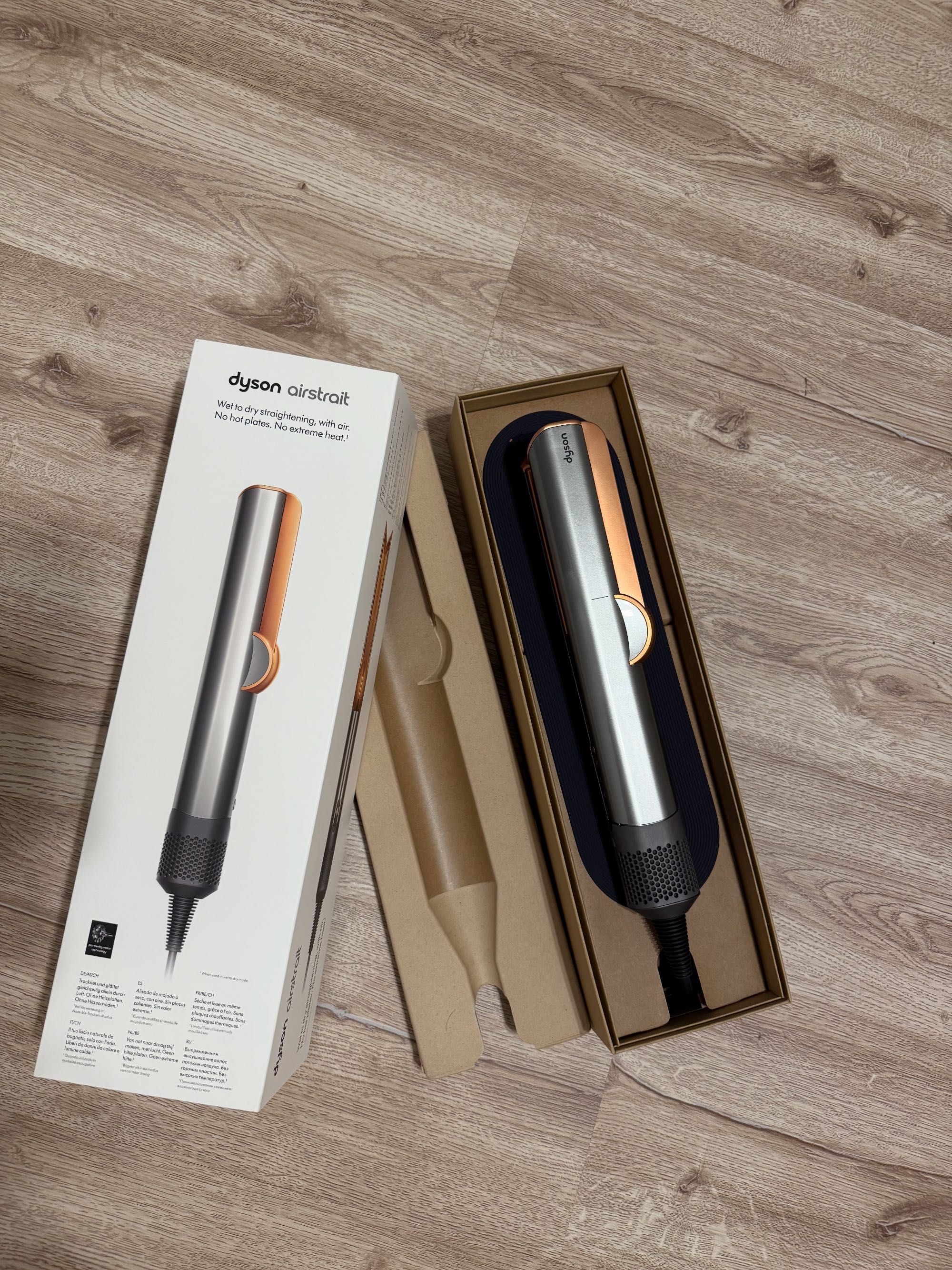 Dyson Airstrait Silver/Copper – Чисто нова и с гаранция.
