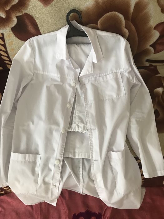 Продам мужской медицинскии халат в отличном состоянии размер 50